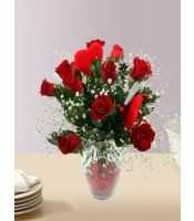 cam vazoda kırmızı güller